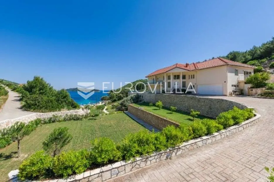 korčula, atraktivna vila prvi red do mora - slika 43