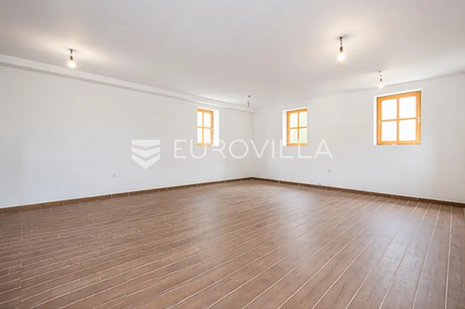 samobor, grdanjci, prostrana kuća 180 m² na zemljištu površine 2127 m² - slika 9