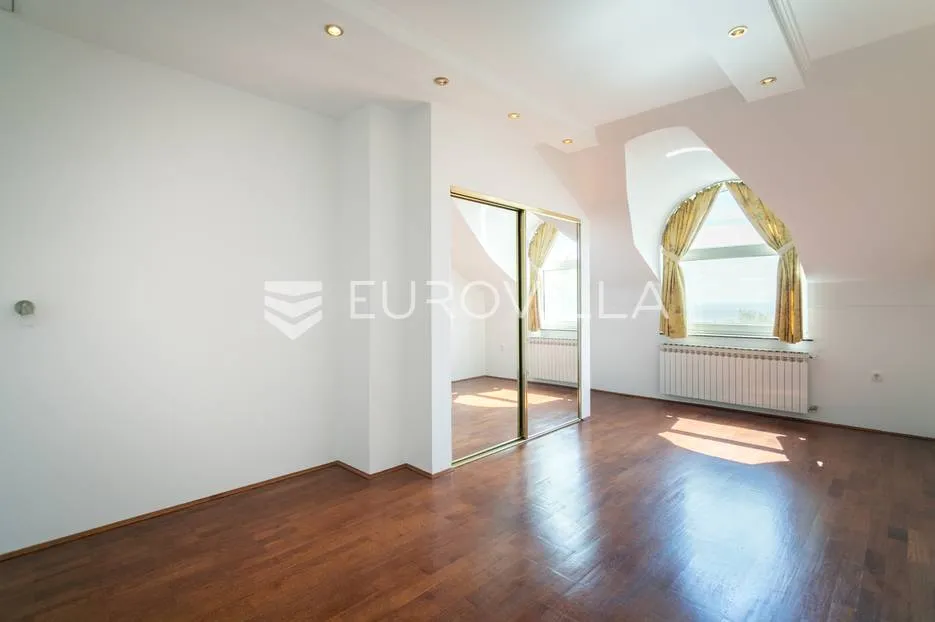 zagreb, šestinski vrh prekrasan šesterosoban dvoetažan stan 250m2 + 2 garaže - slika 22