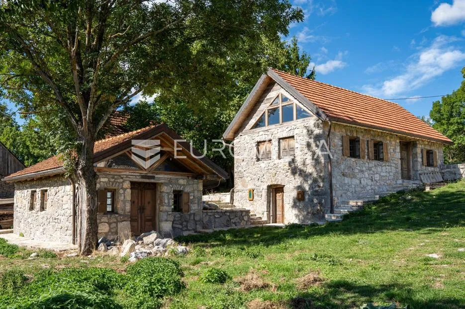 lika, plitvička jezera, ograđeno imanje 40.000 m² s 11 kuća, izuzetna rijetka investicija - slika 23