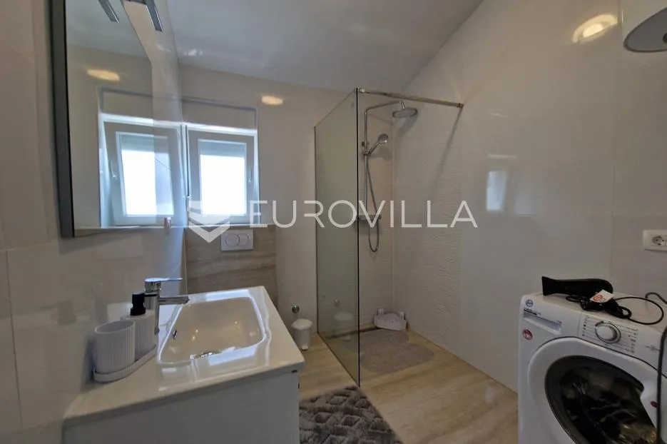 vir, elegantan trosoban apartman u centru vira, 600 m od plaže - slika 20