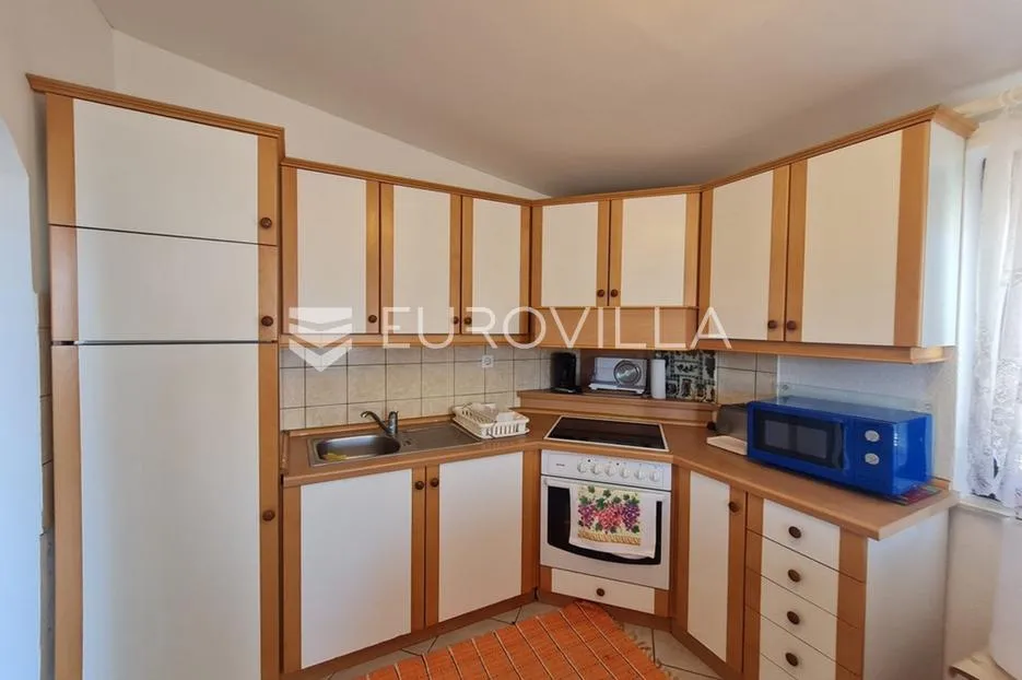 vir, nekretnina na izvrsnoj lokaciji, 40 m od mora, s dva odvojena apartmana - slika 18