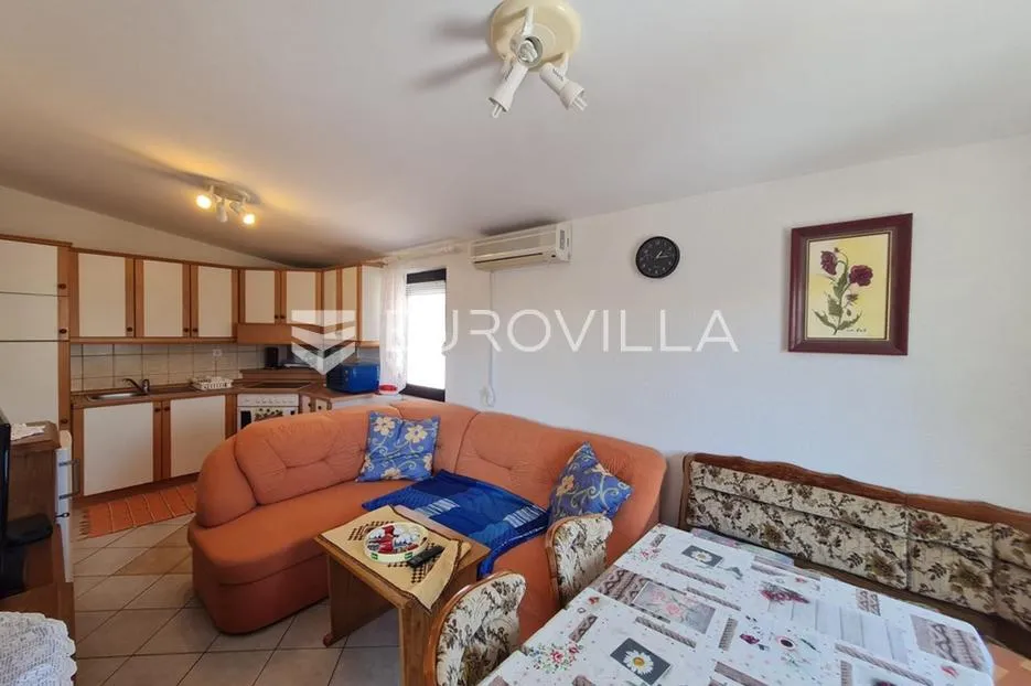 vir, nekretnina na izvrsnoj lokaciji, 40 m od mora, s dva odvojena apartmana - slika 16