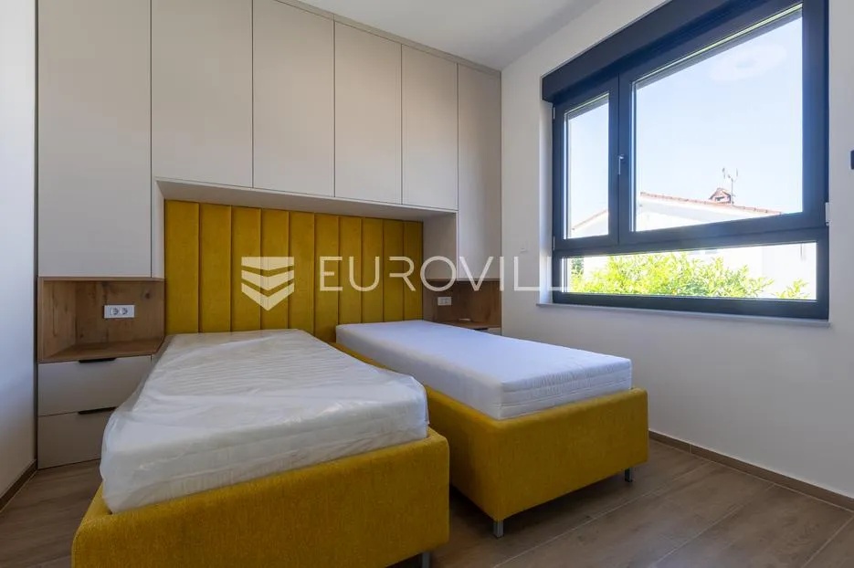 istra, poreč, suvremena kuća s privatnim vrtom, jacuzzijem i saunom - slika 11