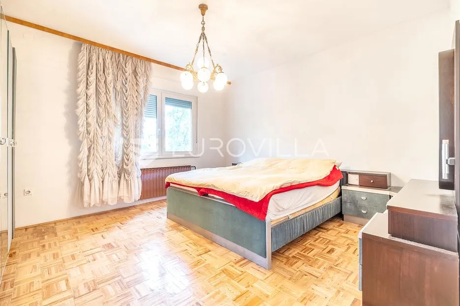 zagreb, vukomerec obiteljska kuća na tri etaže nkp 360 m2 - slika 10