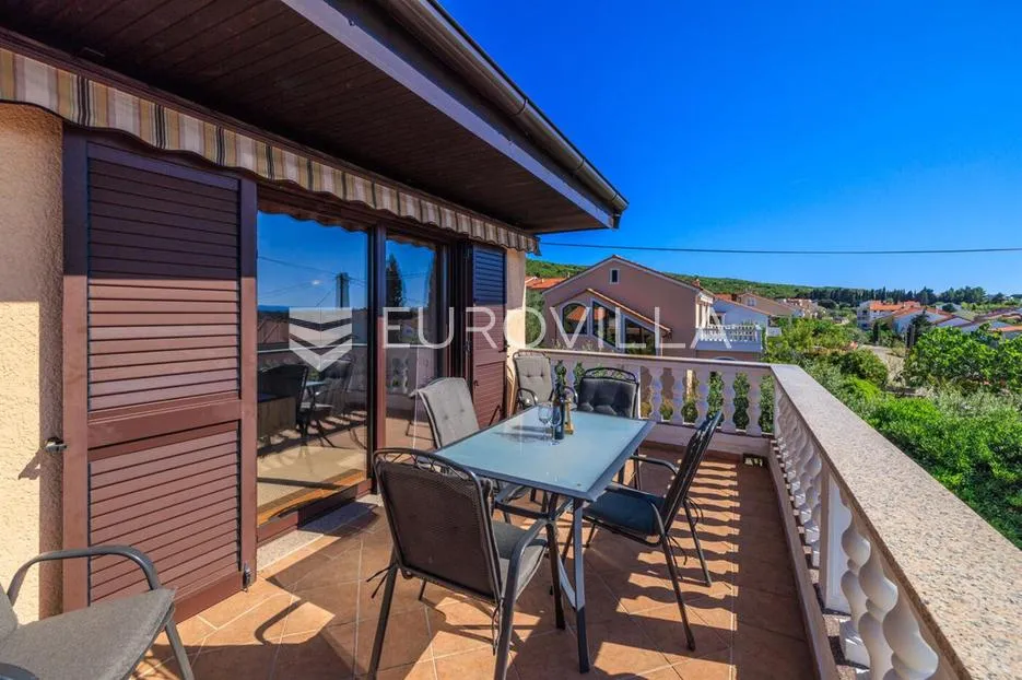 krk, punat, samostojeća kuća s dva apartmana po 100 m², studio apartman, bazen, garaža, sauna - slika 31