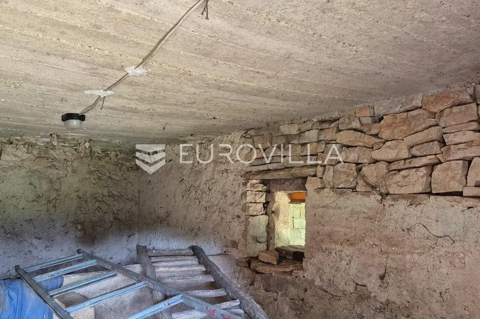 istra, dobravci, građevinsko zemljište 1154m2 s dva objekta - slika 6