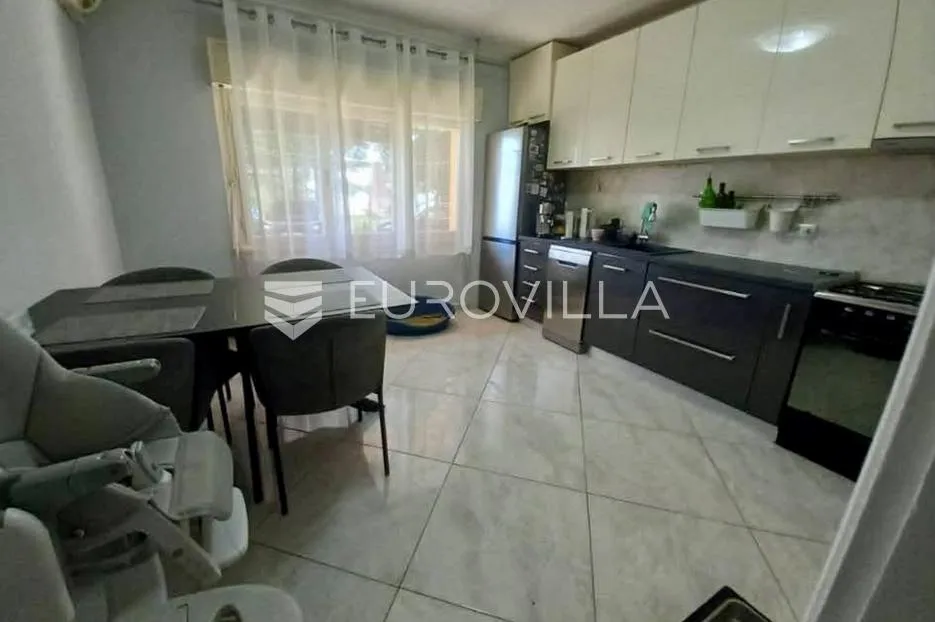 rijeka, podmurvice, stan površine 56 m², adaptiran - slika 3