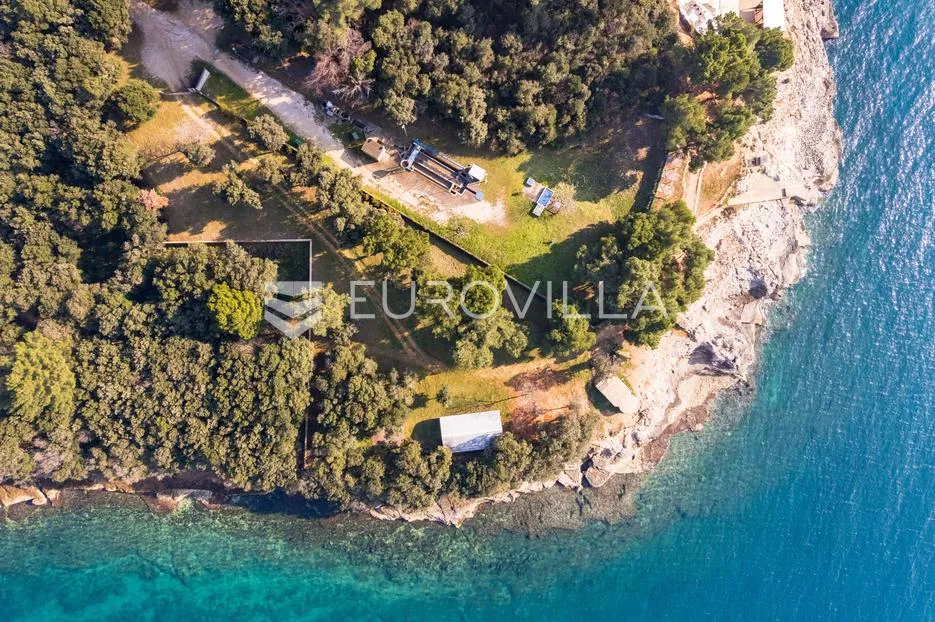 istra, banjole zemljište 2700 m2 prvi red do mora s dva legalizirana objekta 67 m2 i 24 m2 - slika 5