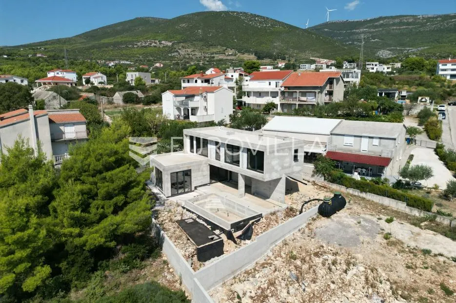 kaštel novi, moderna vila u izgradnji s bazenom i pogledom na more - slika 23