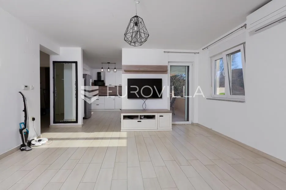 rijeka, draga, moderan trosoban stan od 82 m² sa sunčanim balkonom i sjenovitom terasom - slika 2