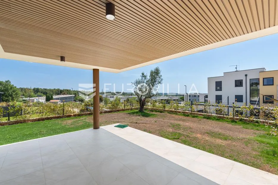 istra, novigrad, stan s 2 spavaće sobe s vrtom u prizemlju 115 m², parkirno mjesto - slika 1