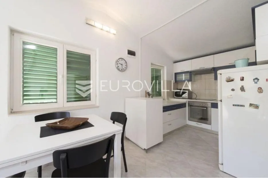 šolta, stomorska, samostojeća kuća površine 100 m² - slika 4