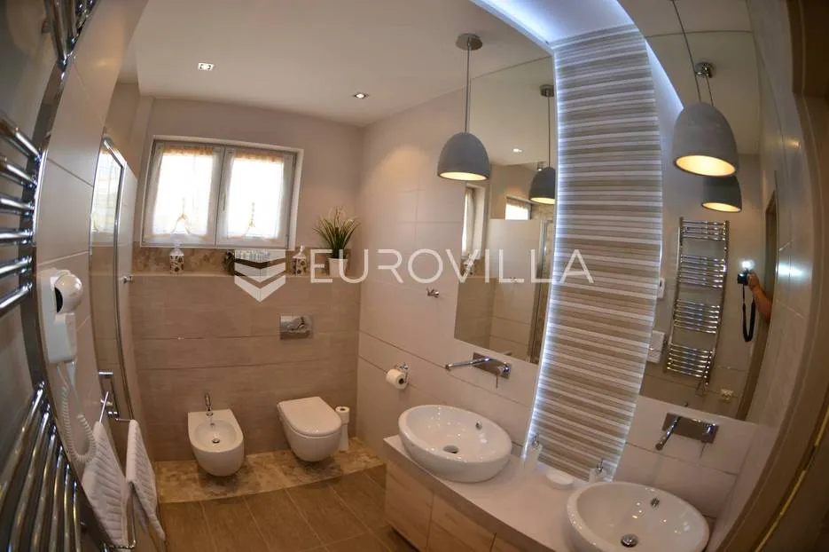 medulin, samostojeća kuća s tri apartmana nkp 240 m2 i pogledom more - slika 8