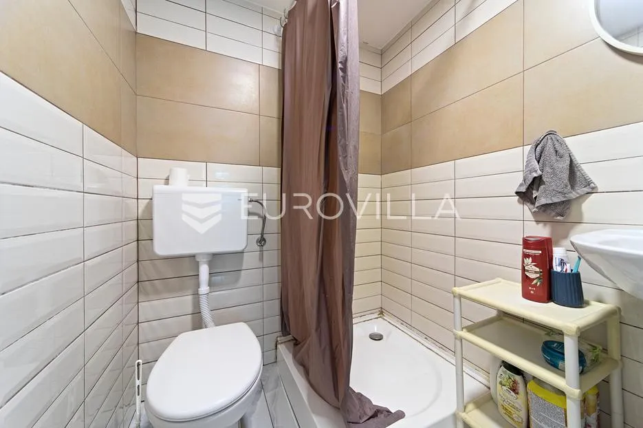 osijek, novi grad, na prodaju dva adaptirana i namještena stana u kući 41 m² - slika 19