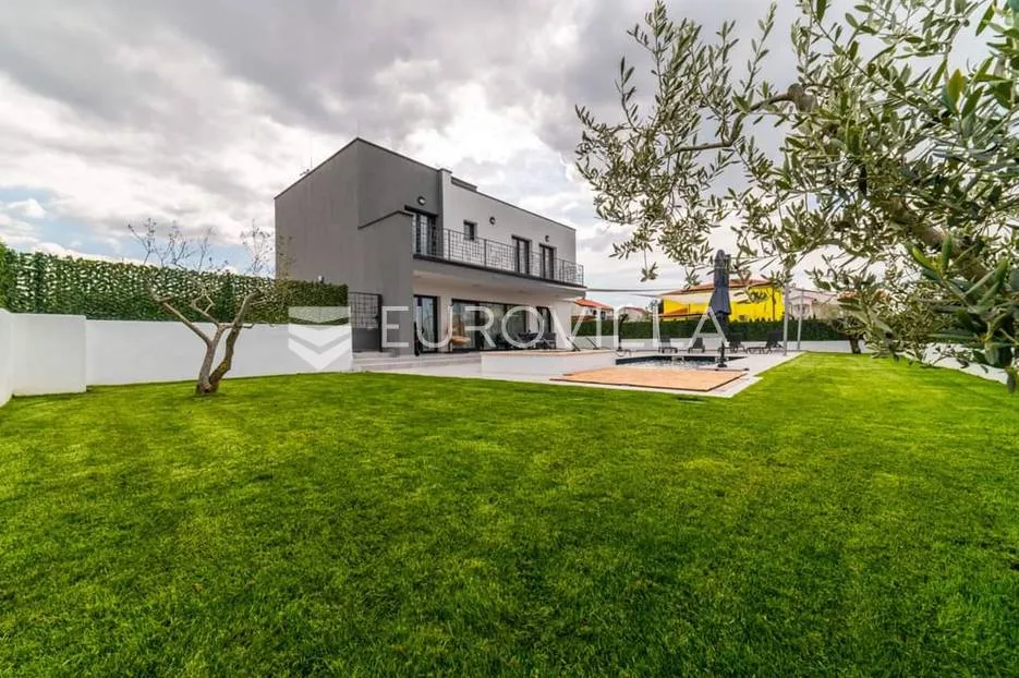 istra, poreč, vila s bazenom i vrtom - slika 38