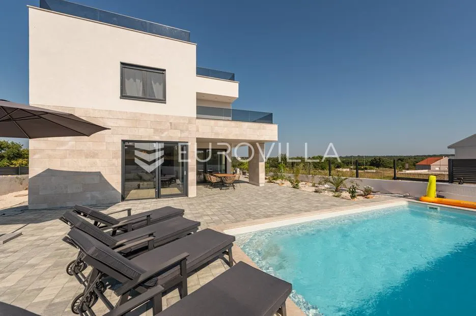 zadar, poljica brig, moderna vila s bazenom, teretanom i jacuzzijem na krovnoj terasi - slika 5