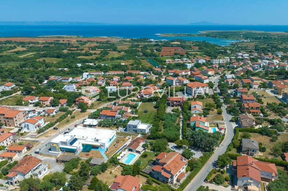 ližnjan: vila s bazenom na prostranoj okućnici - slika 67