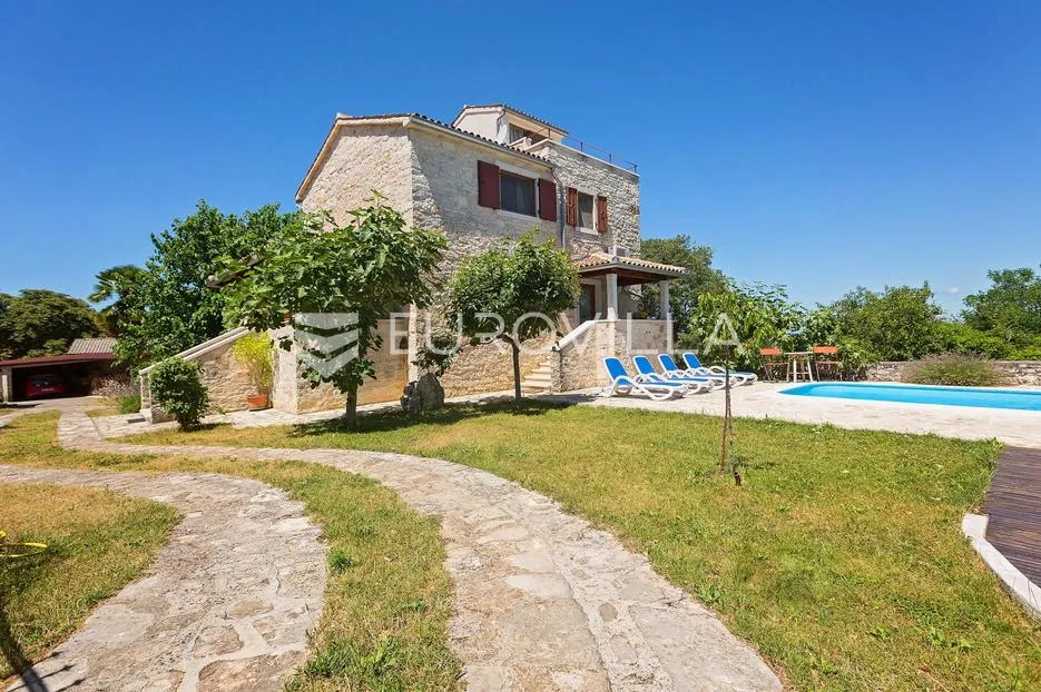 istra, višnjan, kamena vila s bazenom i očaravajućim pogledom na more - slika 8
