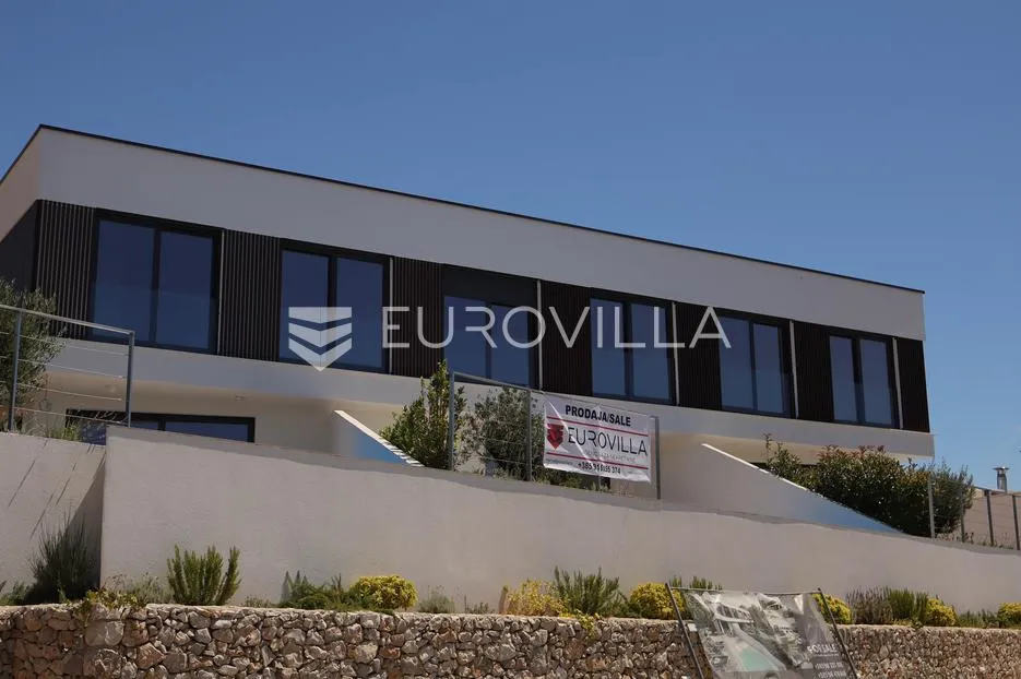 pag, mandre, trosoban stan u luksuznoj vili s privatnim bazenom i pogledom na more 130 m² - slika 12