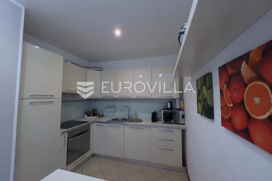 istra, novigrad, moderan trosoban stan u centru grada - slika 7