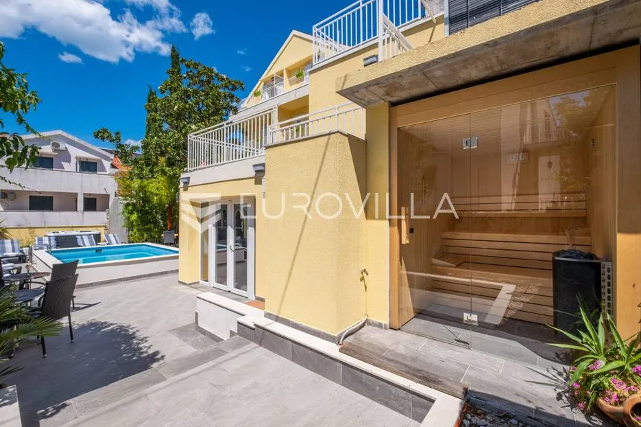 cavtat, vila s 14 apartmana 252 m2 - slika 2