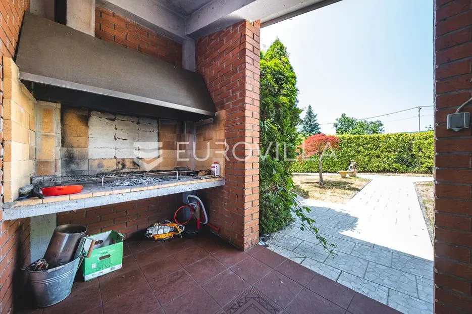 zagreb, remete, predivan četverosoban stan površine 176 m² - slika 35