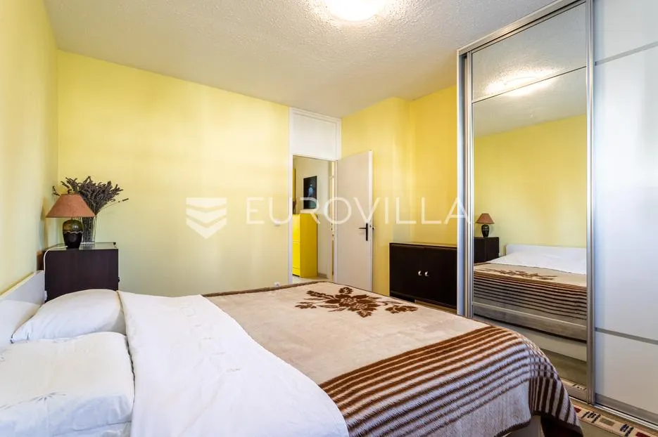 split, gripe komforan dvosoban stan 64 m² s pogledom - slika 9