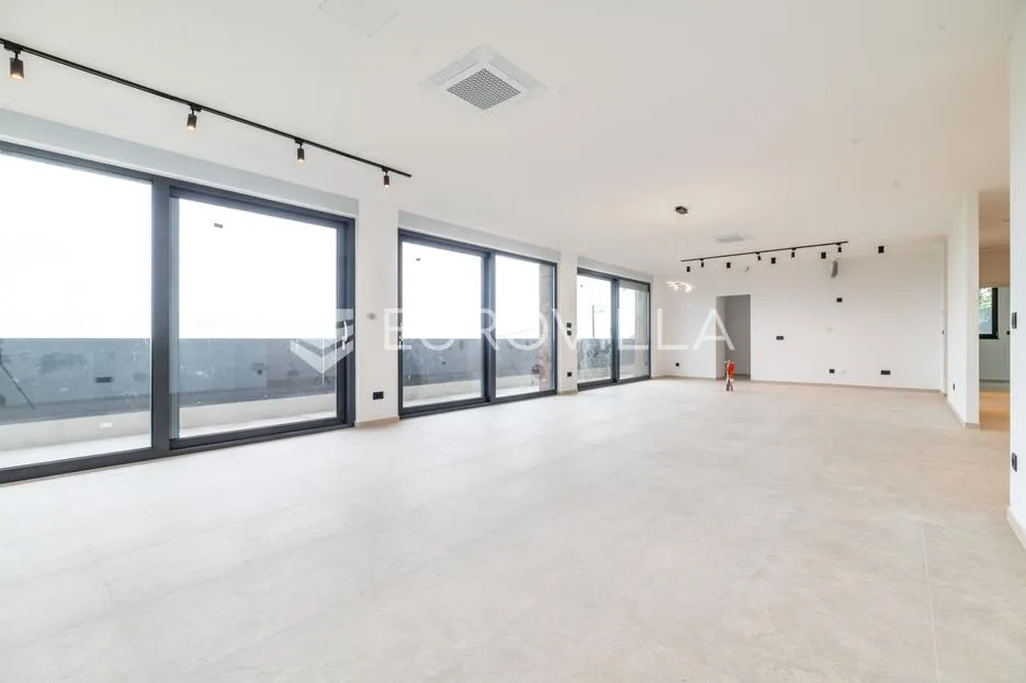 zagreb, brezovica, luksuzna vila 645 m² s unutarnjim bazenom - slika 10