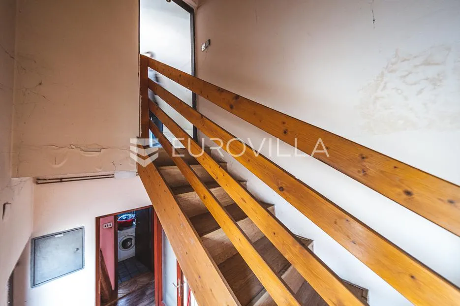 zagreb, rudeš, prostran dvoetažan stan 103 m² za adaptaciju - slika 5