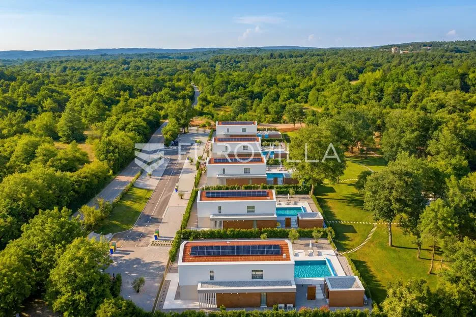 istra, labin, vrhunska moderna villa "e", grijani bazen 48 m², 2642 m² uređene okućnice - slika 3