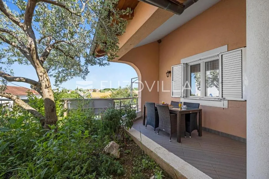 skradin, dubravice, kuća sa 7 apartmana i velikim bazenom, 760 m² - slika 9