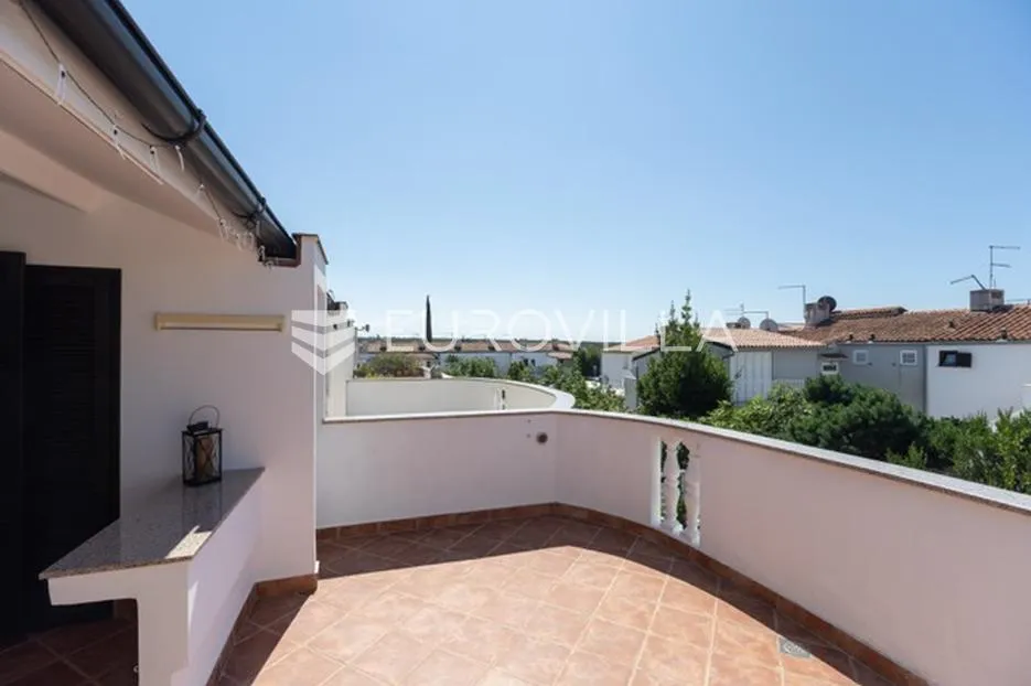 istra, barbariga, elegantan i svijetao stan 44 m² s dvije velike terase na 1. katu - slika 15