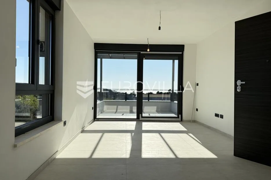 Istra, Banjole, trosobni osunčani stan u novogradnji s pogledom na more, 63.51 m², top lokacija - Banjole, Medulin