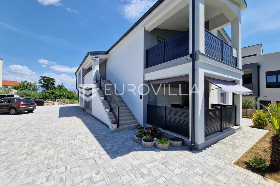 vir, elegantan trosoban apartman u centru vira, 600 m od plaže - slika 26