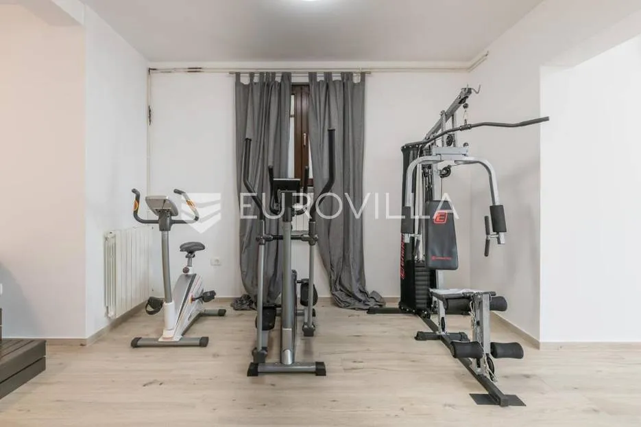 pula, apartmanska kuća s bazenom na uređenoj okućnici, 350 m od mora - slika 14