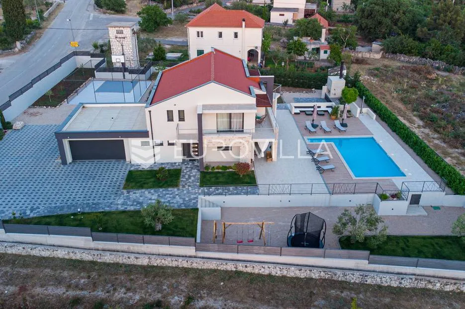šibenik, prekrasna villa s bazenom i košarkaškim igralištem - slika 6