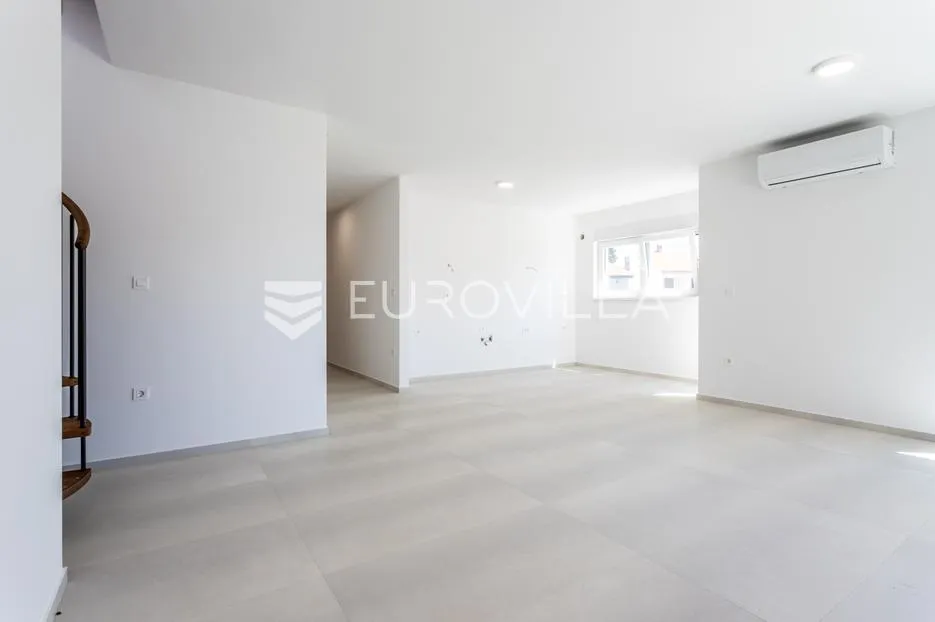 srima, trosoban penthouse na vrhunskoj lokaciji s pogledom na more - slika 10