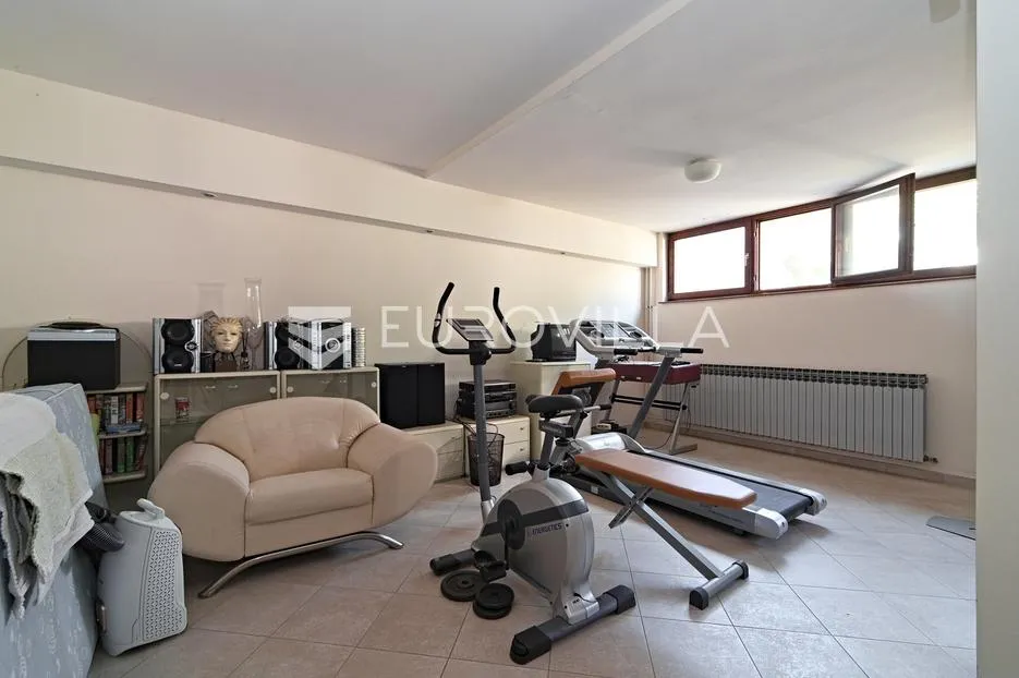 osijek, donji grad, prodaje se prostrana rustikalna vila površine 403 m² - slika 38