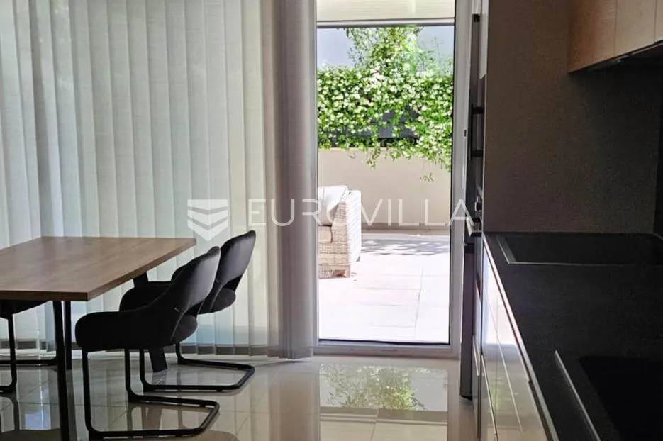 istra, pula, moderan trosobni stan 68 m² s terasom 80 m u blizini mora - slika 3