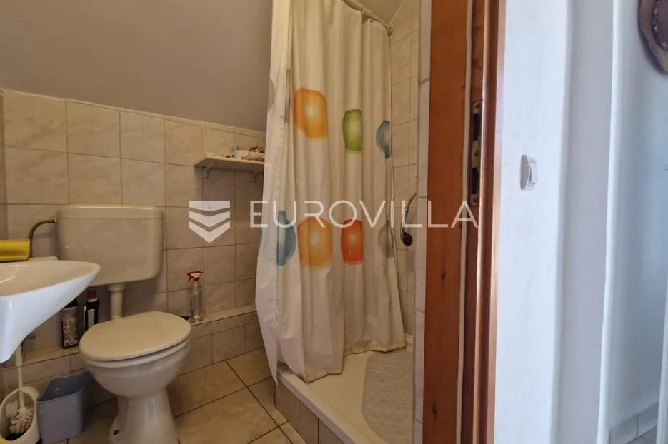vir, samostojeća katnica s dva apartmana - slika 40