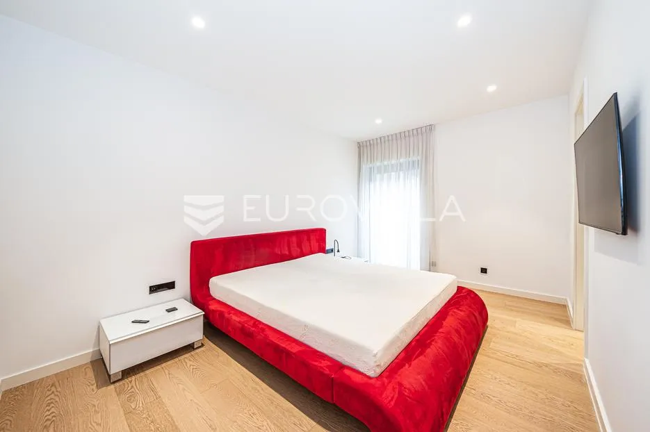 zagreb, donji grad, centar, luksuzan peterosoban stan s loggiom, terasom i vrtom 150 m² - slika 10