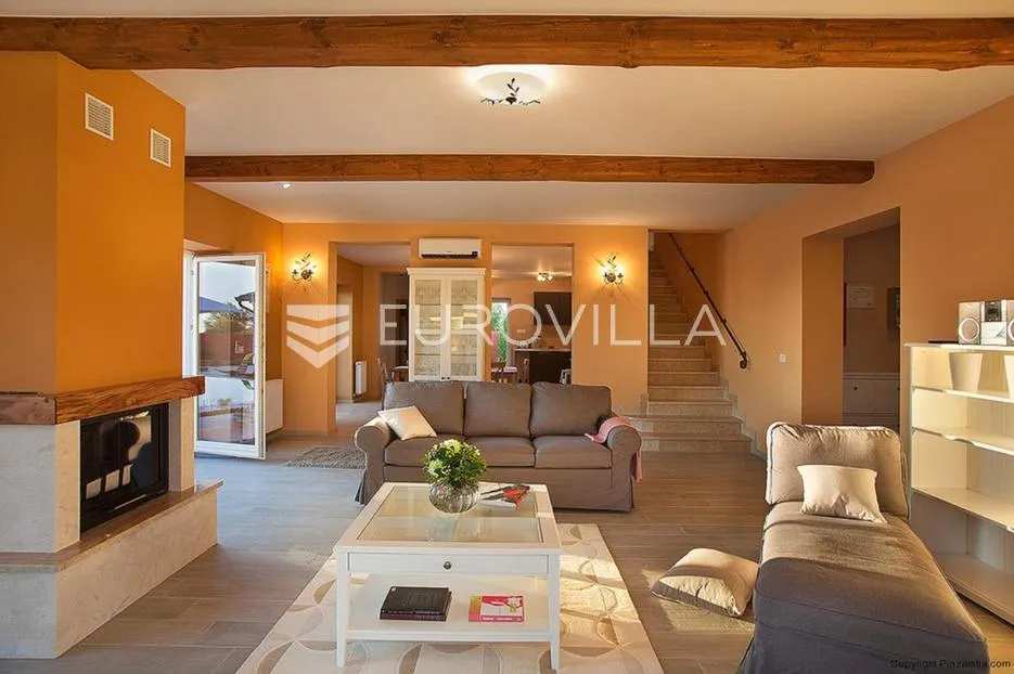 istra, svetvinčenat, vila s bazenom nkp 270 m2 - slika 9