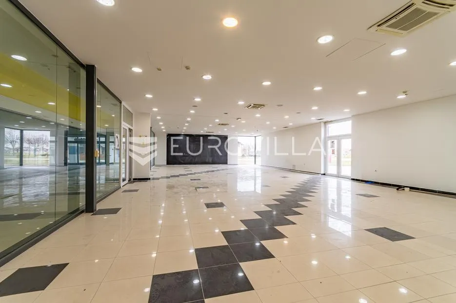prelog, poslovni kompleks površine 3725 m² - slika 5