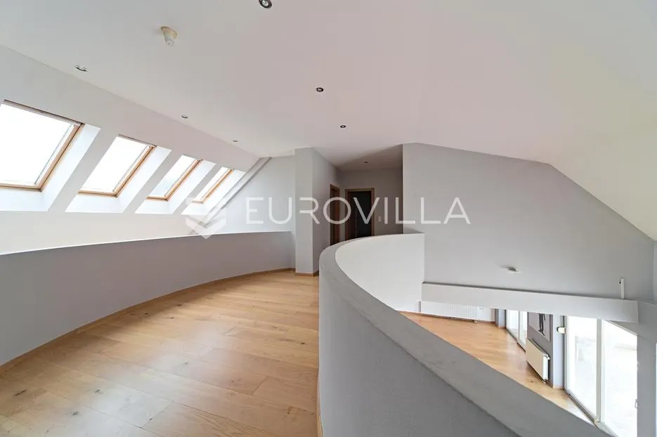 osijek, gornji grad, najam, dvoetažni stan uredi 243 m² zatvorenog prostora - slika 23