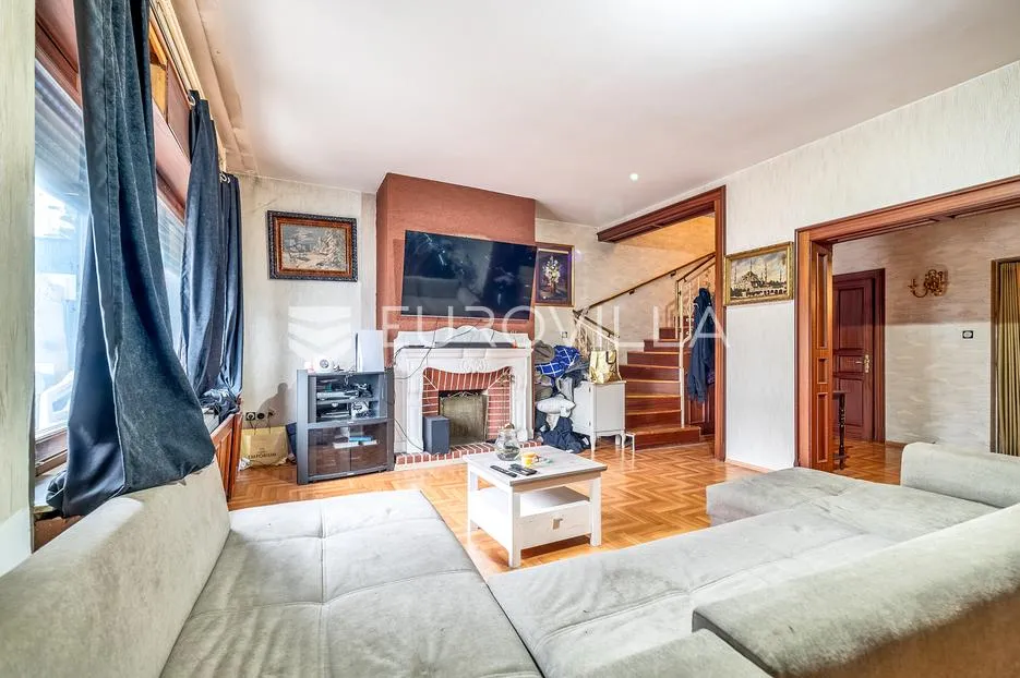 Zagreb, Remete, peterosoban dvoetažan stan, 216 m²