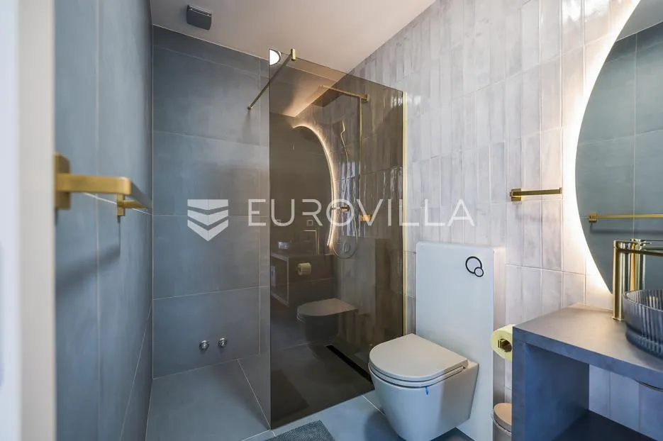 zadar, maslenica, luksuzna vila s bazenom i neometanim pogledom na more 254 m² - slika 87