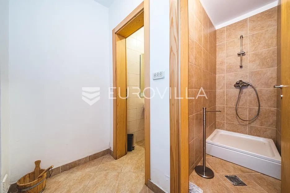 zagreb, remete, predivan četverosoban stan površine 176 m² - slika 30