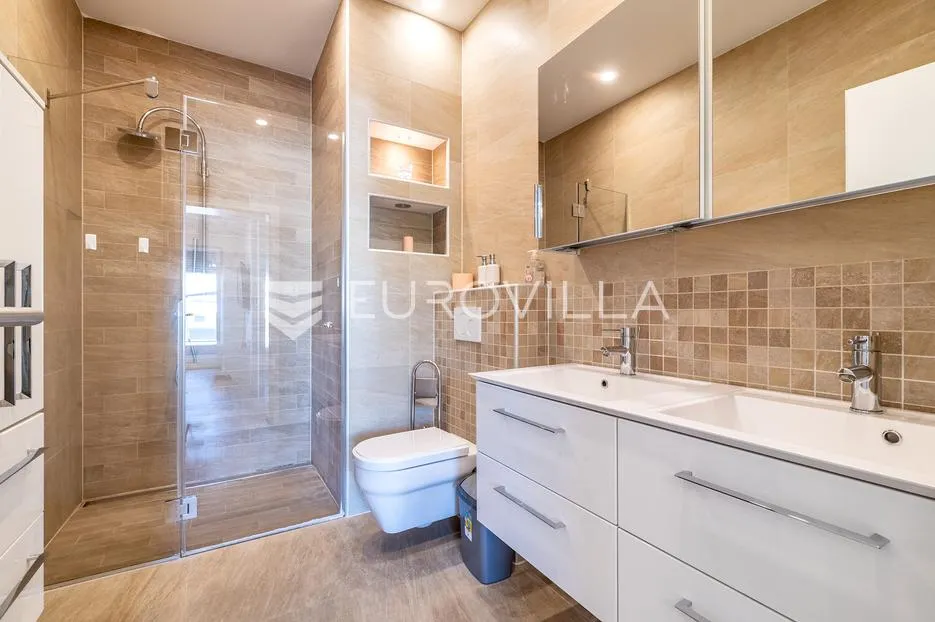 zagreb, blato, luksuzna dvojna kuća 320 m² - slika 14