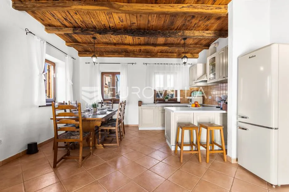 istra, svetvinčenat, prekrasna kamena katnica s bazenom 32 m² i jacuzzijem, 155 m² - slika 18
